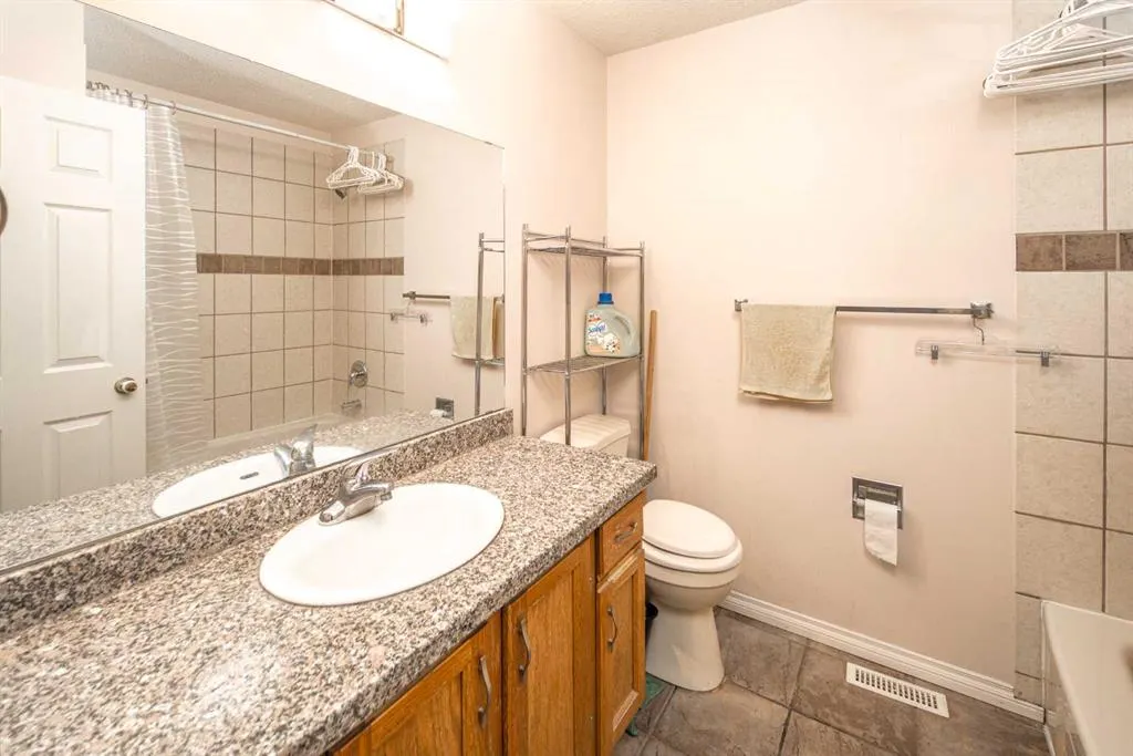 28 Hawkcliff Place NW