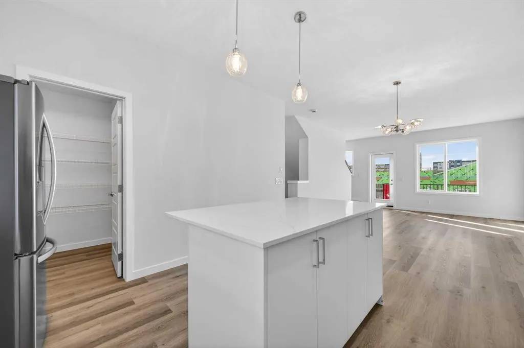 30 Creekside Avenue SW