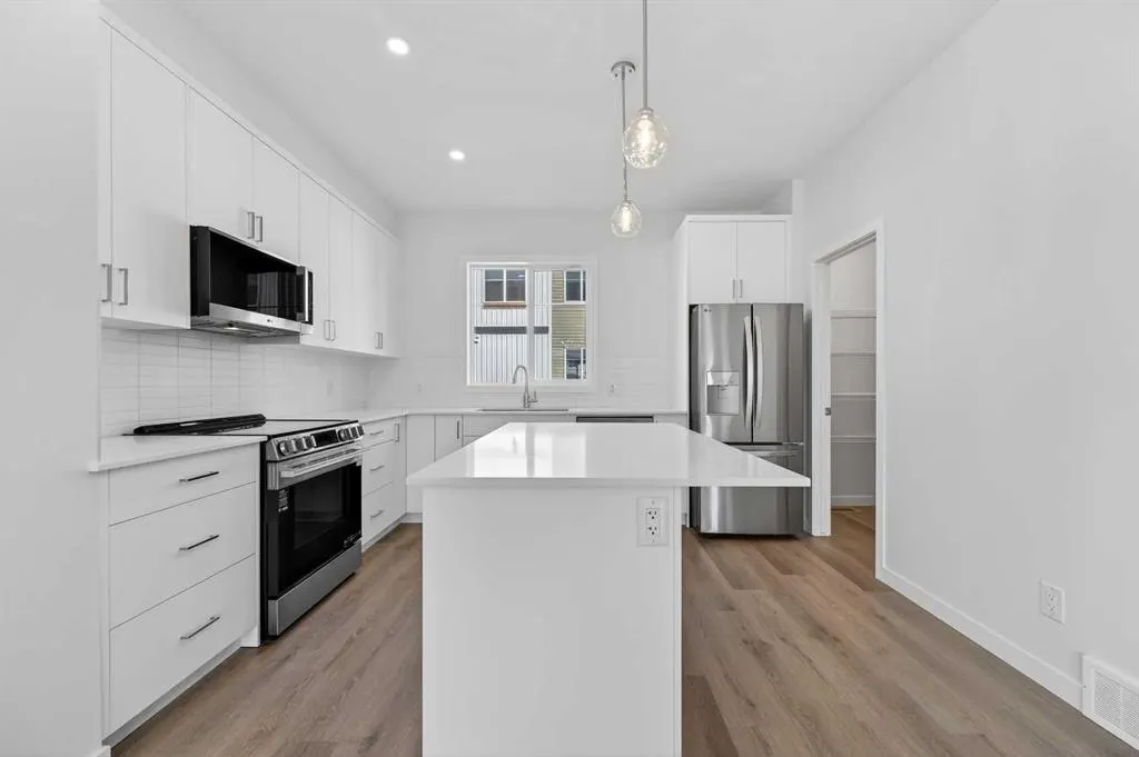 30 Creekside Avenue SW