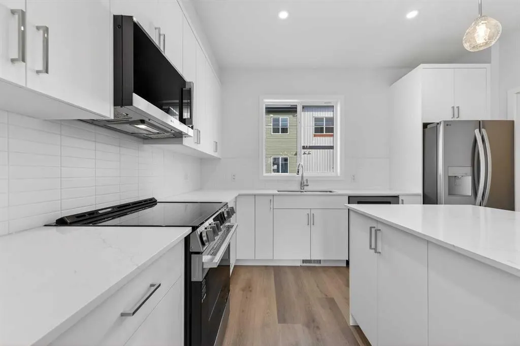 30 Creekside Avenue SW