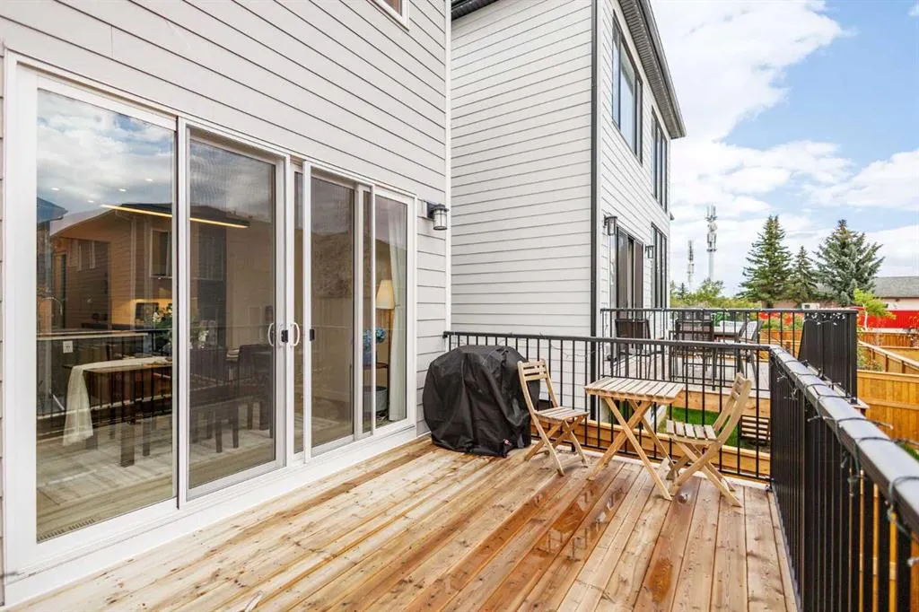 24 Aspen Woods Park SW