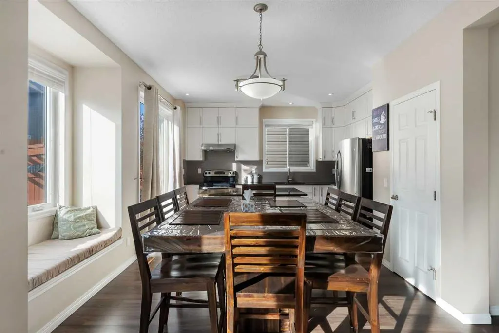 146 Windwood Grove SW