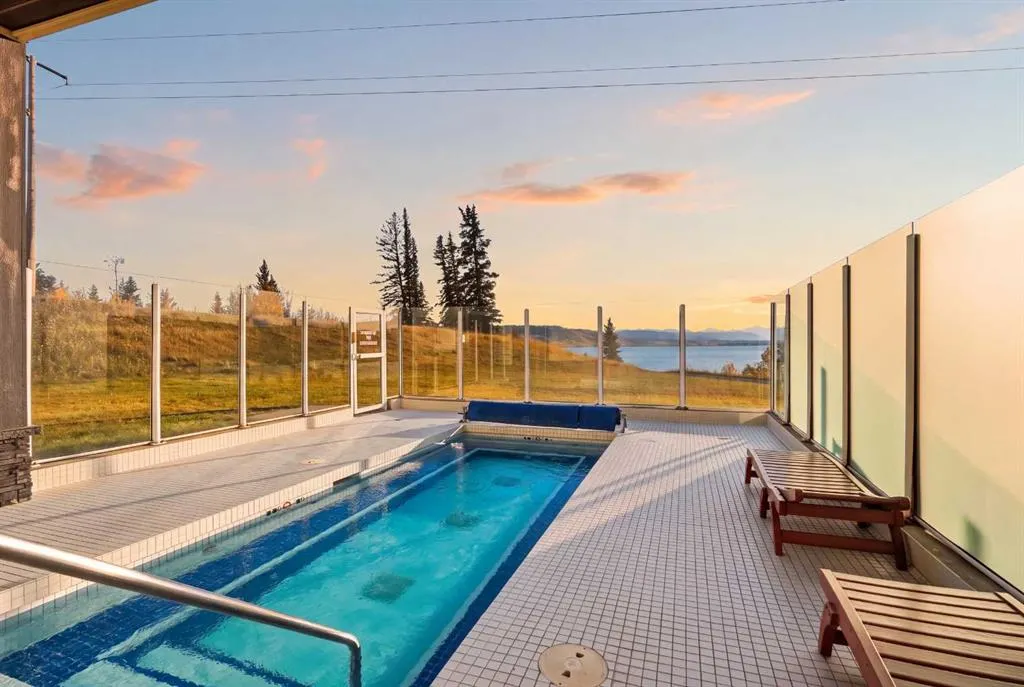 210 Cottageclub Crescent