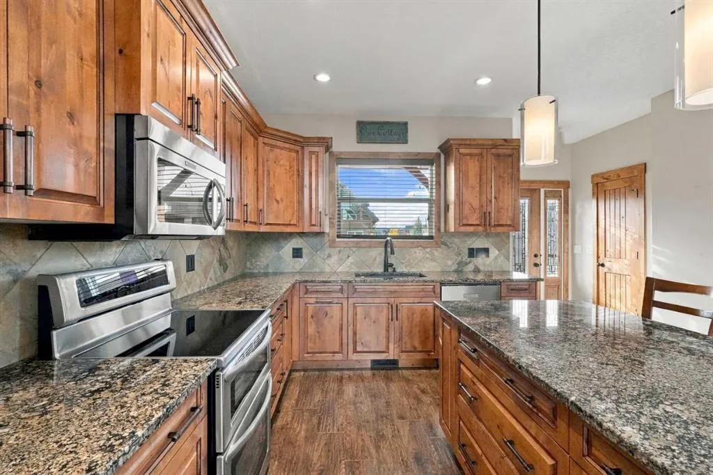 210 Cottageclub Crescent
