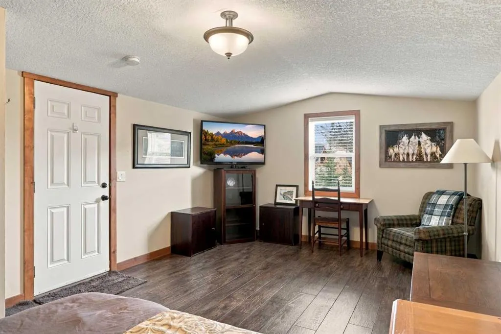210 Cottageclub Crescent