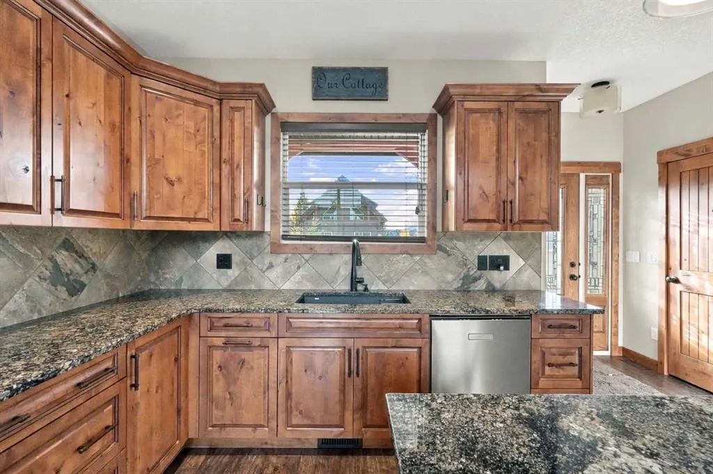 210 Cottageclub Crescent