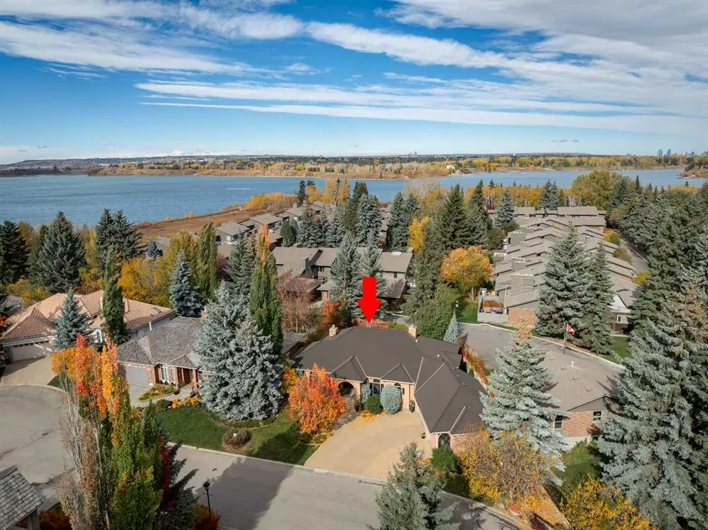39 Baycrest Court SW