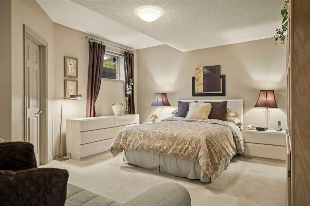 39 Baycrest Court SW