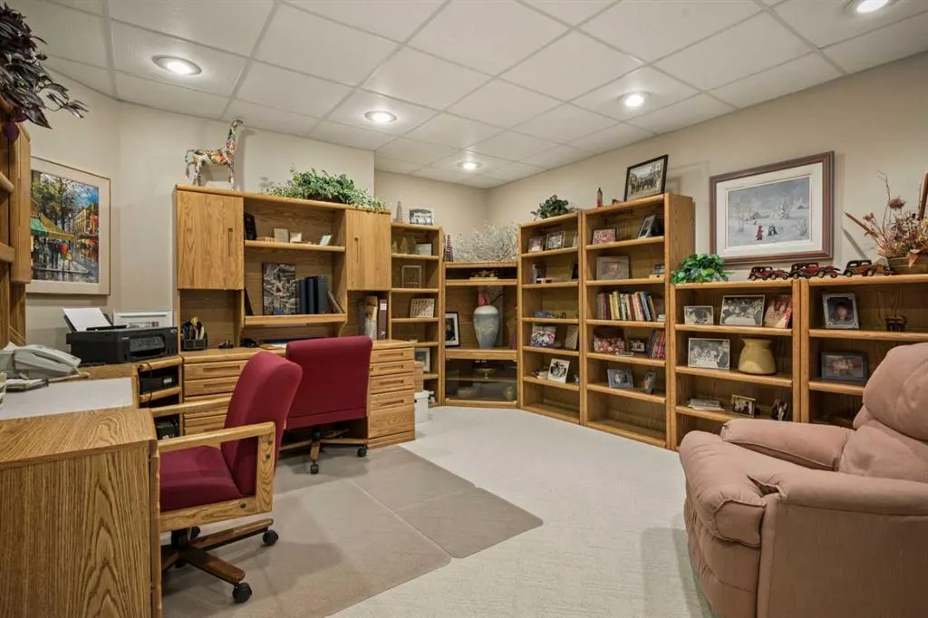 39 Baycrest Court SW