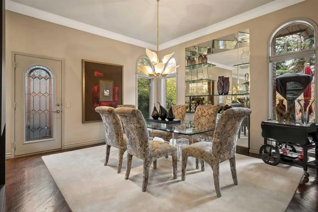 39 Baycrest Court SW