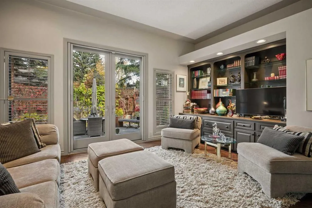 39 Baycrest Court SW
