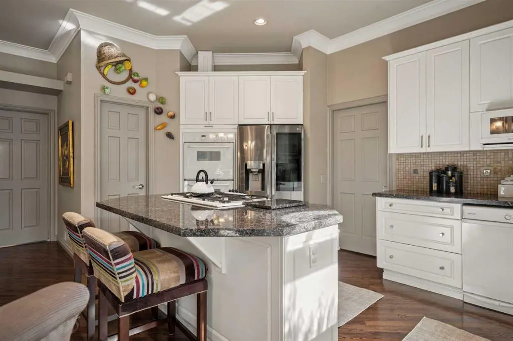 39 Baycrest Court SW