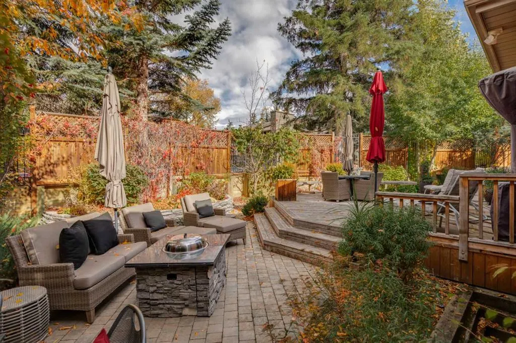 39 Baycrest Court SW
