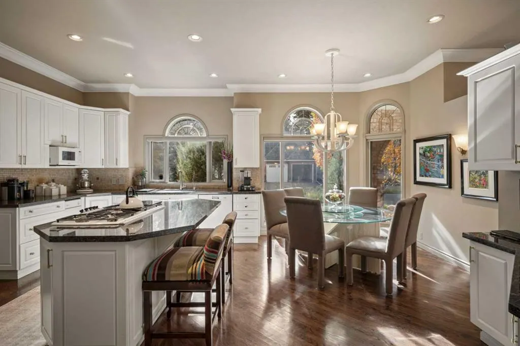39 Baycrest Court SW