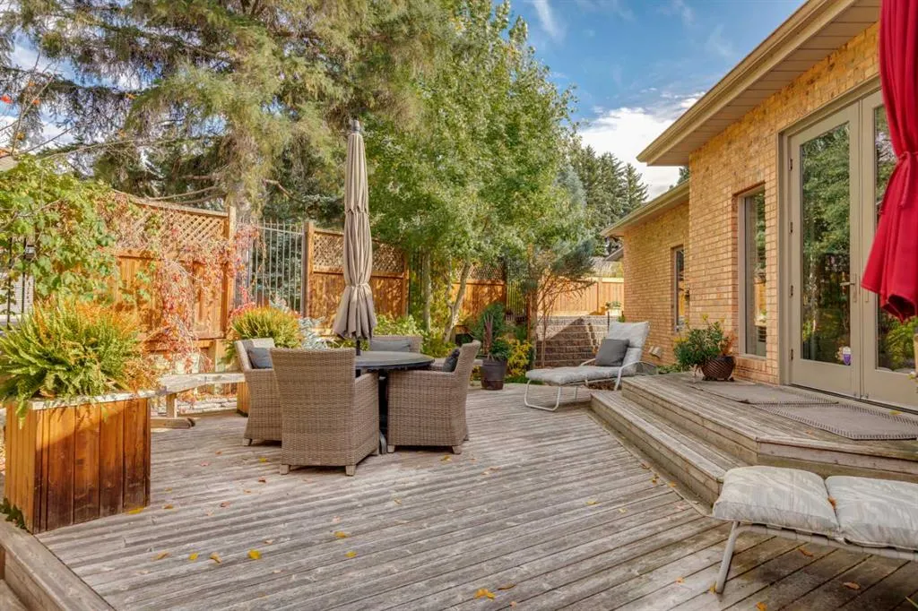 39 Baycrest Court SW