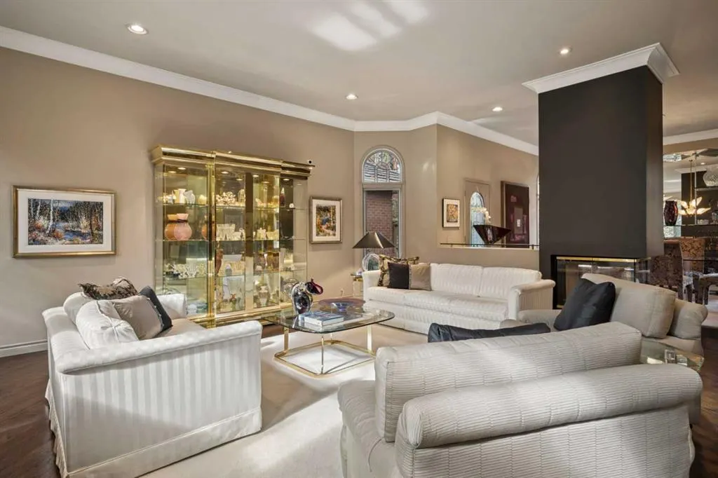 39 Baycrest Court SW
