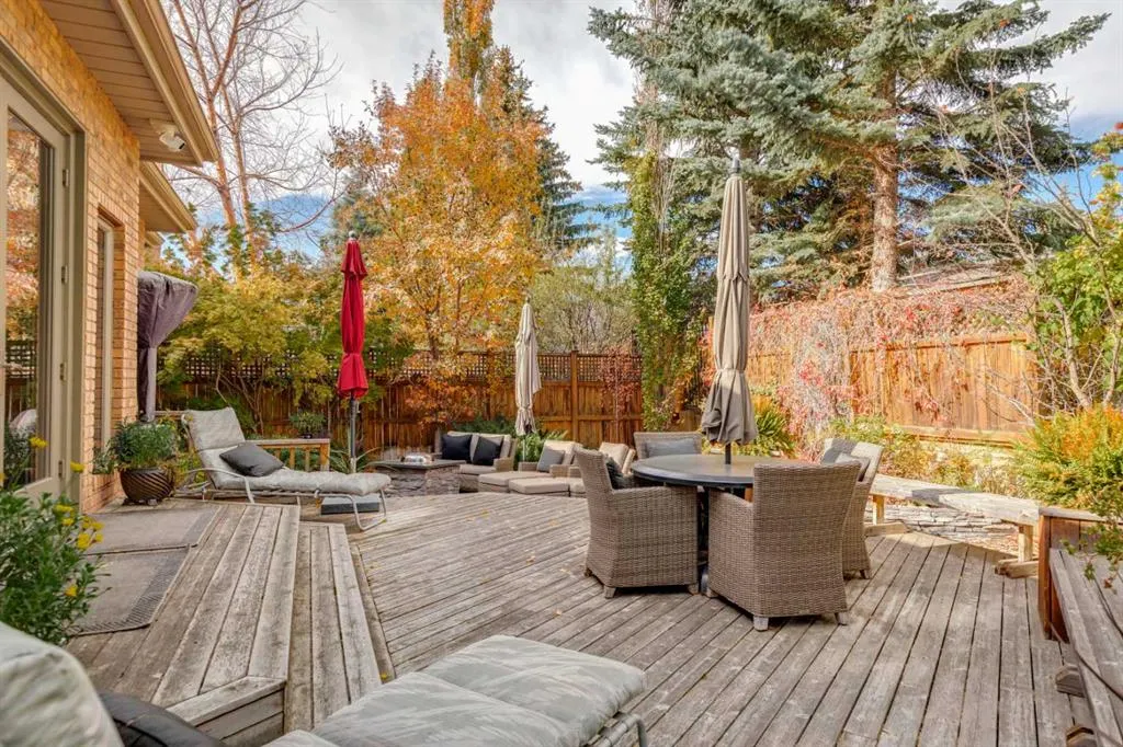39 Baycrest Court SW
