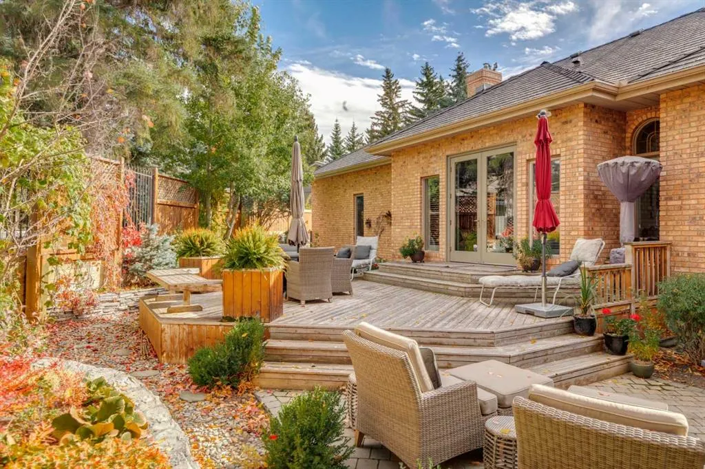 39 Baycrest Court SW