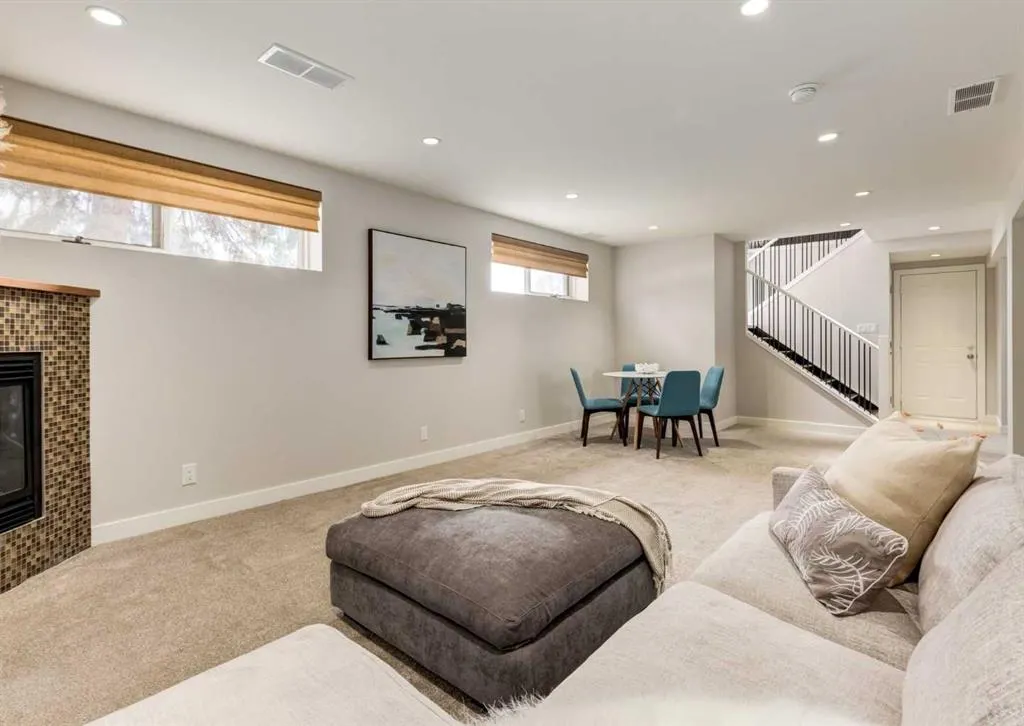 176 Mapleburn Drive SE
