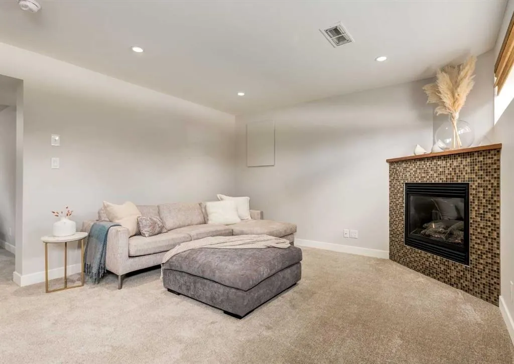 176 Mapleburn Drive SE