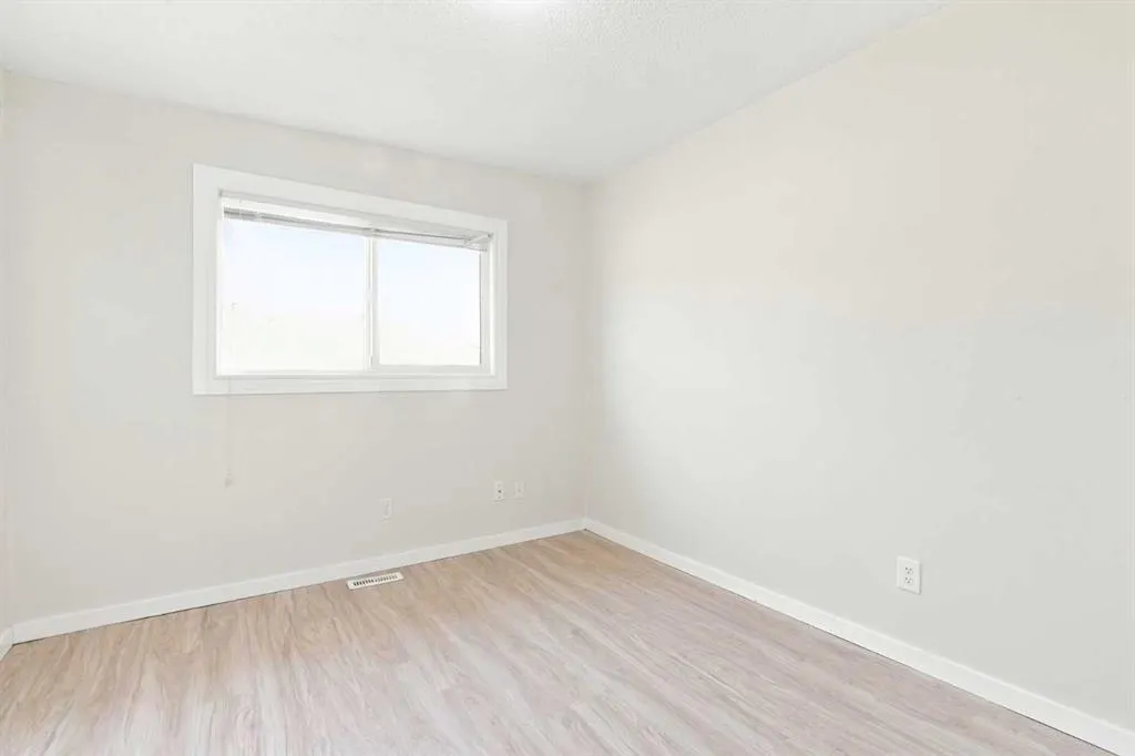 203 Penbrooke Close SE