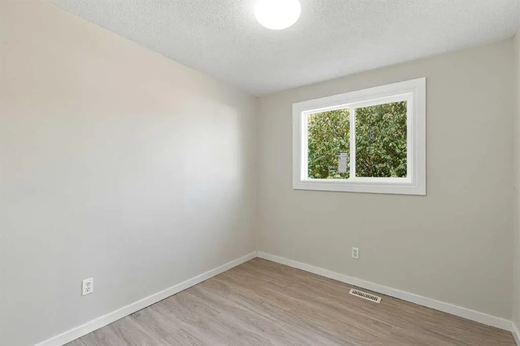 203 Penbrooke Close SE