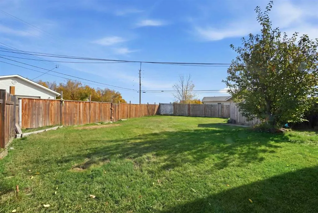 203 Penbrooke Close SE