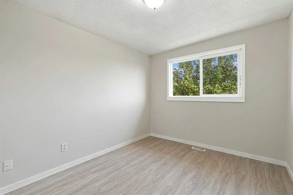 203 Penbrooke Close SE
