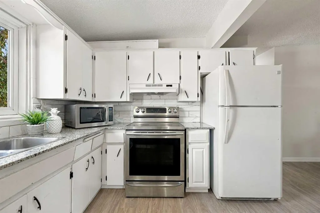 203 Penbrooke Close SE