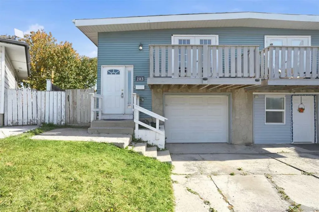 203 Penbrooke Close SE