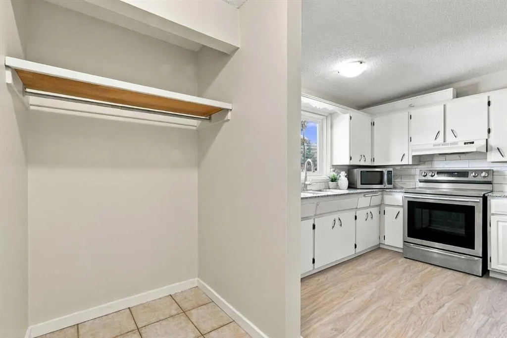 203 Penbrooke Close SE