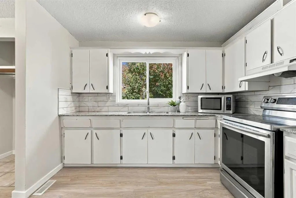 203 Penbrooke Close SE