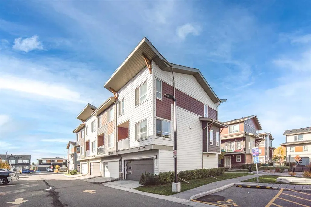 209 Harvest Hills Common NE