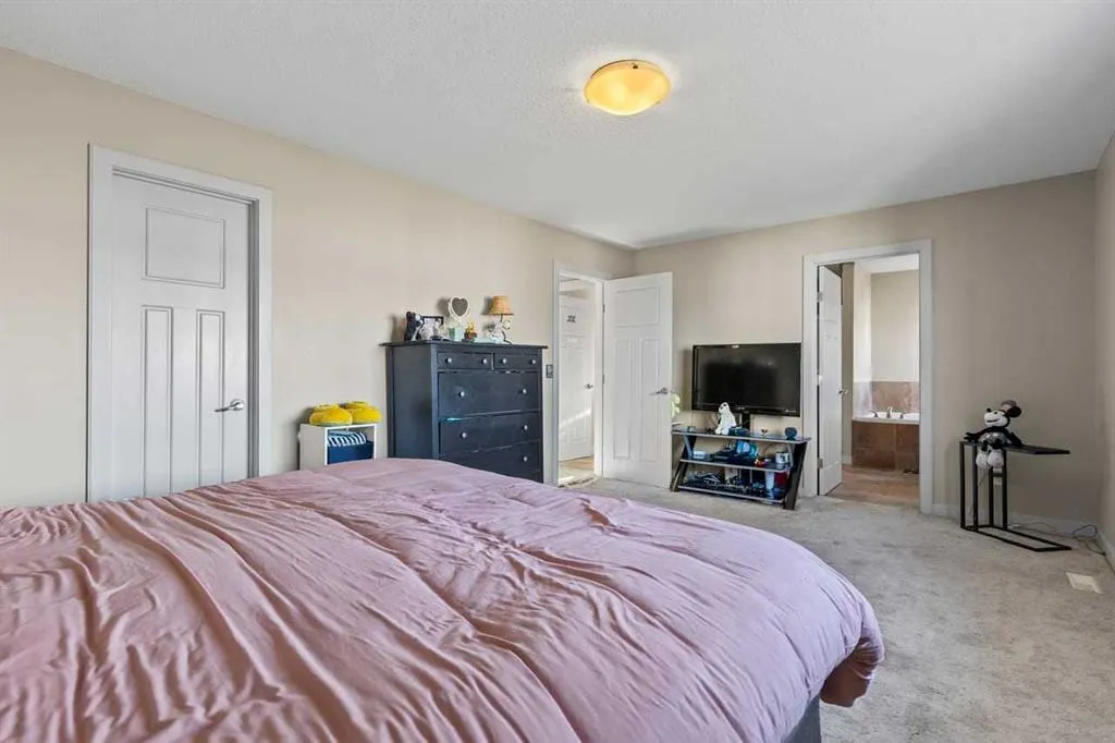 38 Everhollow Green SW