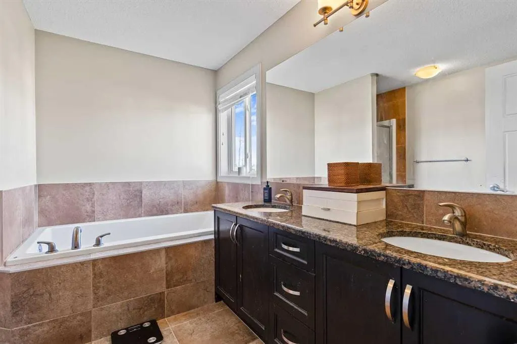 38 Everhollow Green SW