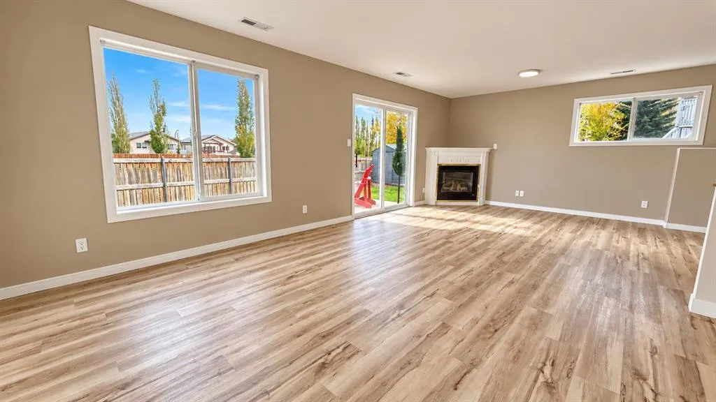 194 Peigan Court W