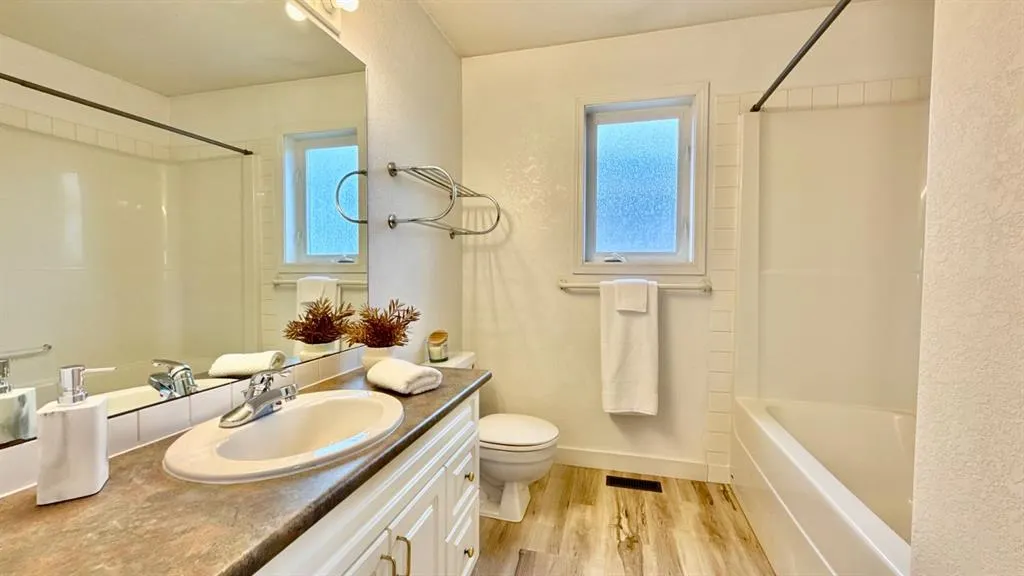 194 Peigan Court W