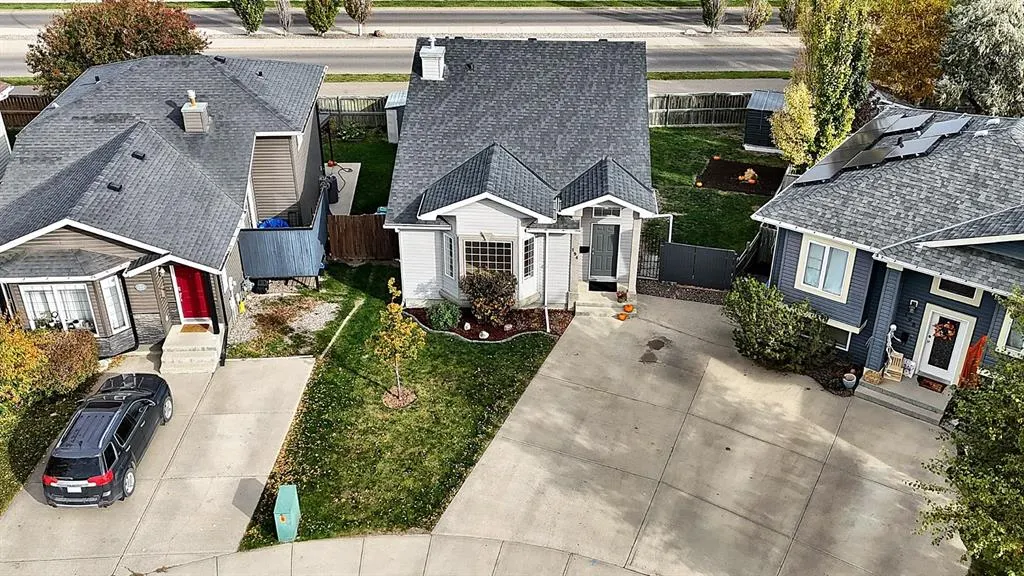 194 Peigan Court W