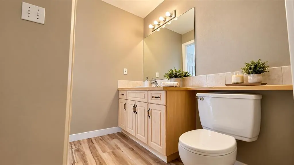 194 Peigan Court W