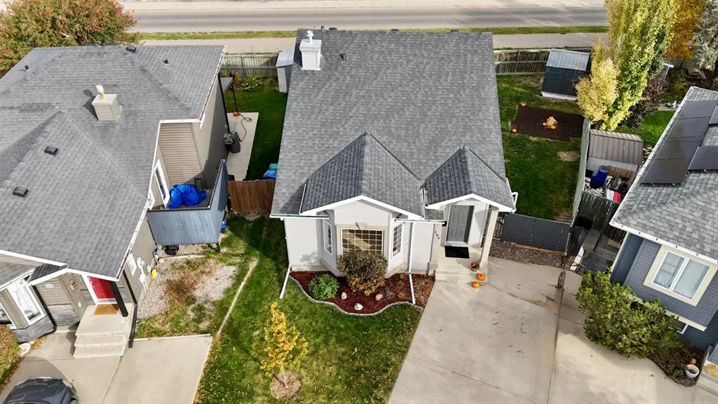 194 Peigan Court W