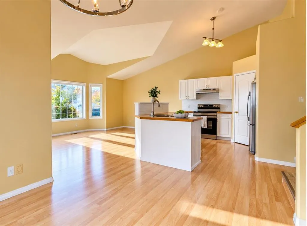 194 Peigan Court W