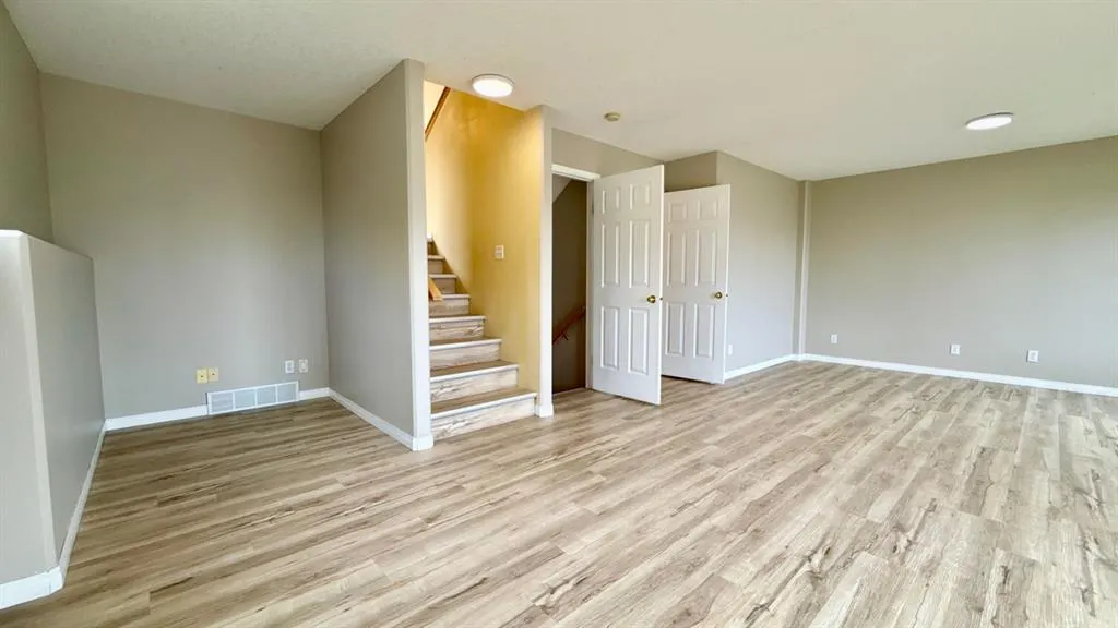 194 Peigan Court W