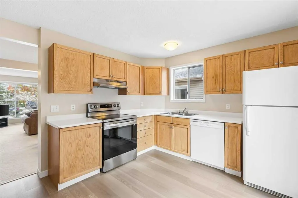 172 Harvest Gold Heights NE