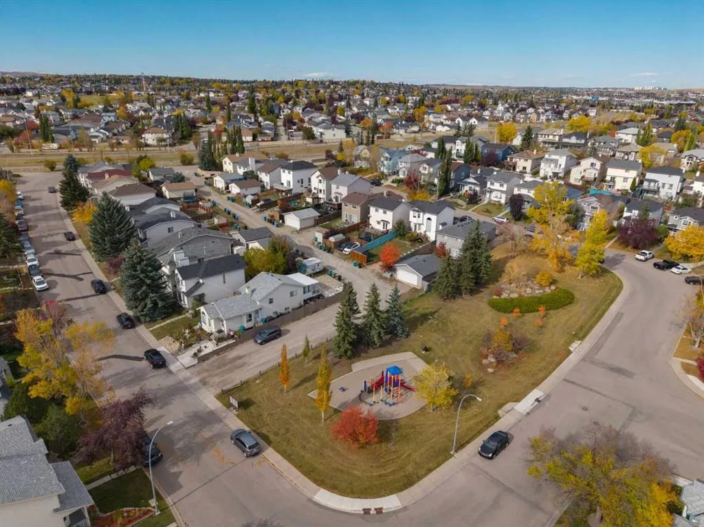 172 Harvest Gold Heights NE