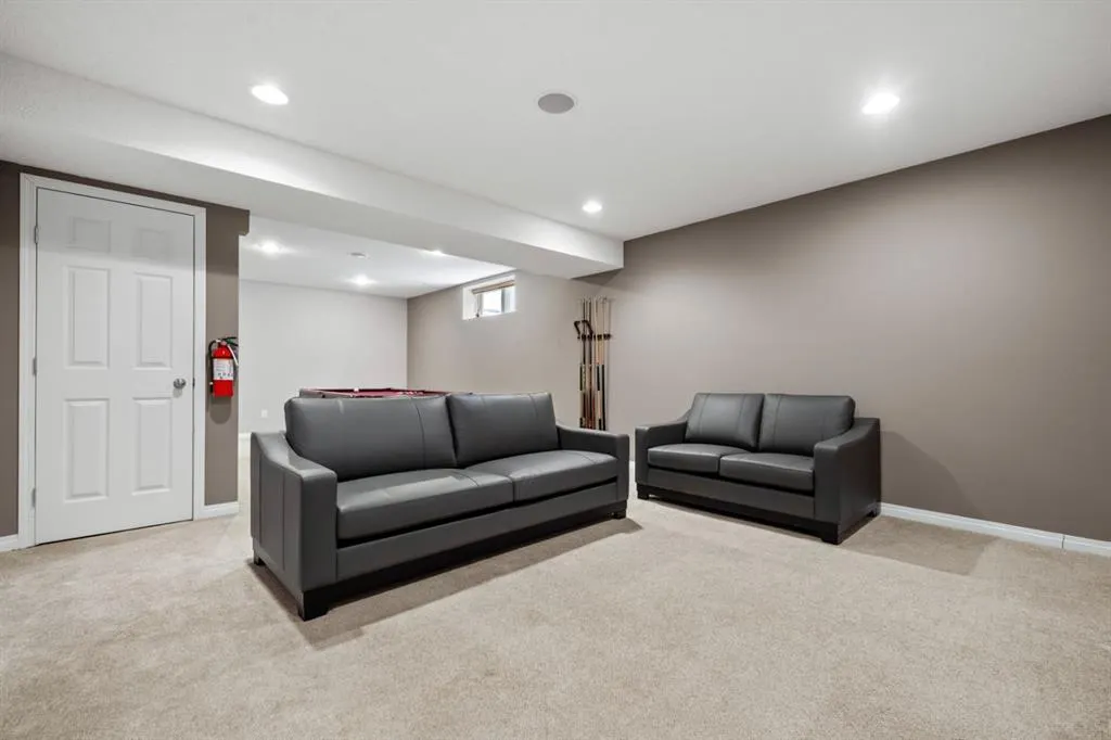 111 Panorama Hills Way NW