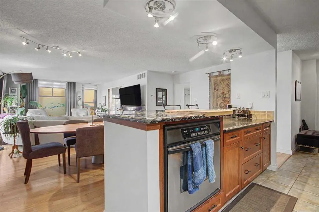 1100 8 Avenue SW #2003