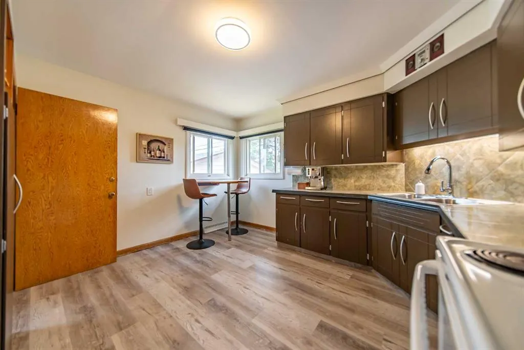 84 Waterloo Drive SW