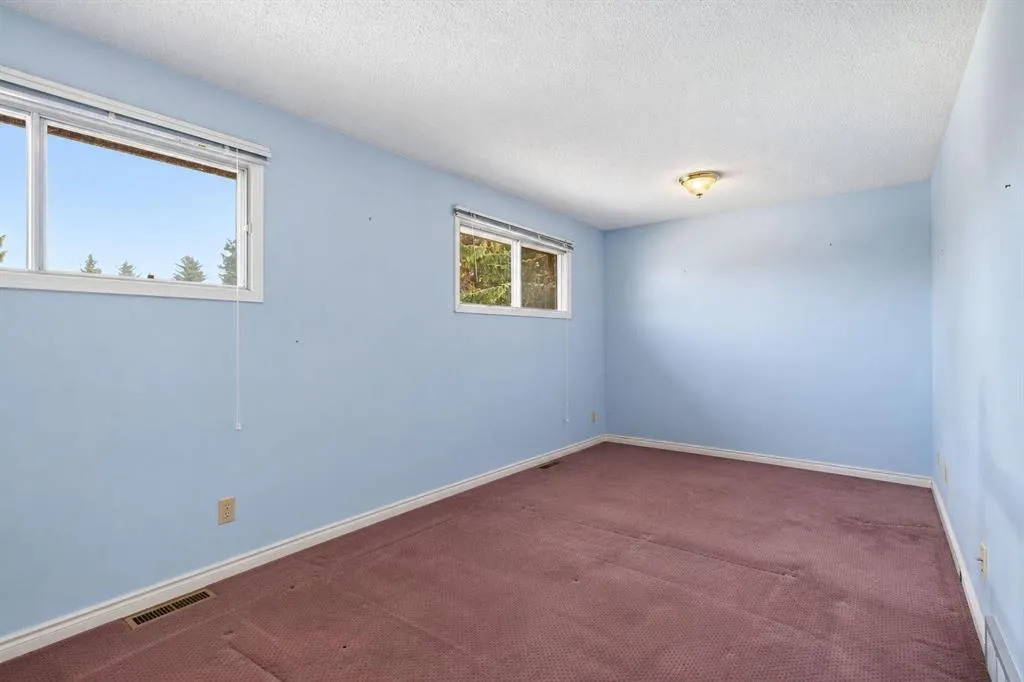 331 Oakfern Crescent SW