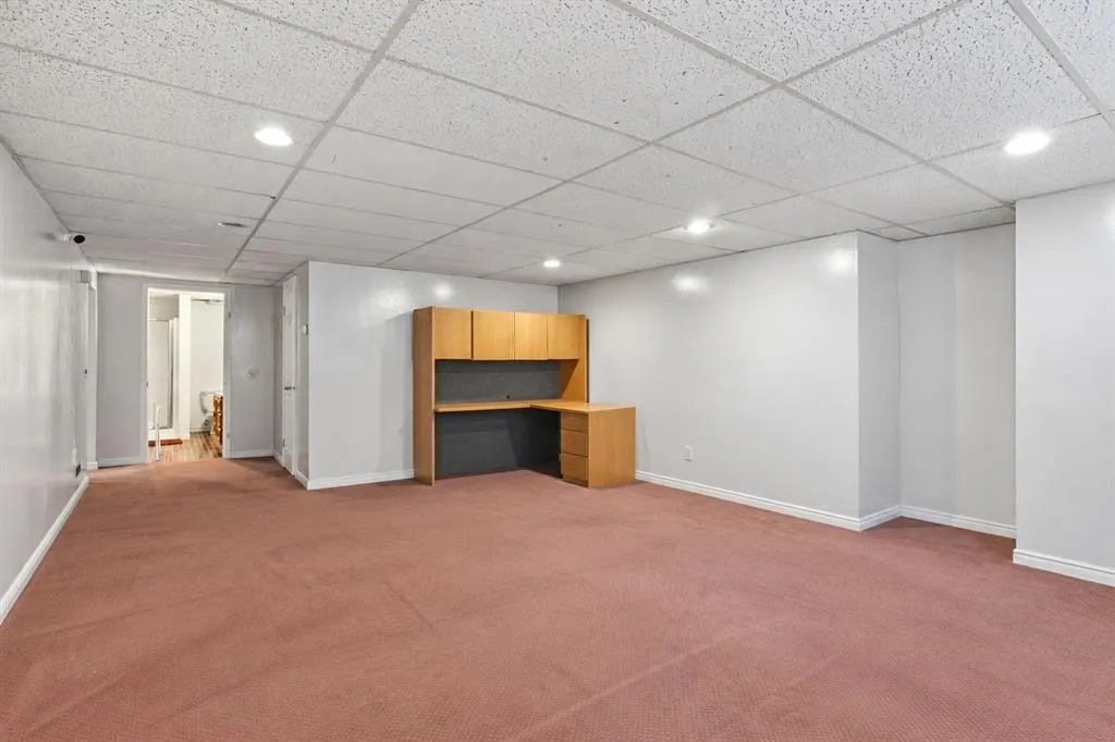 331 Oakfern Crescent SW