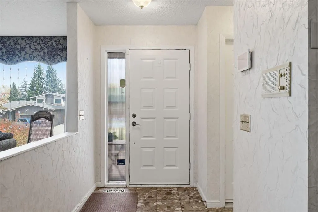 331 Oakfern Crescent SW
